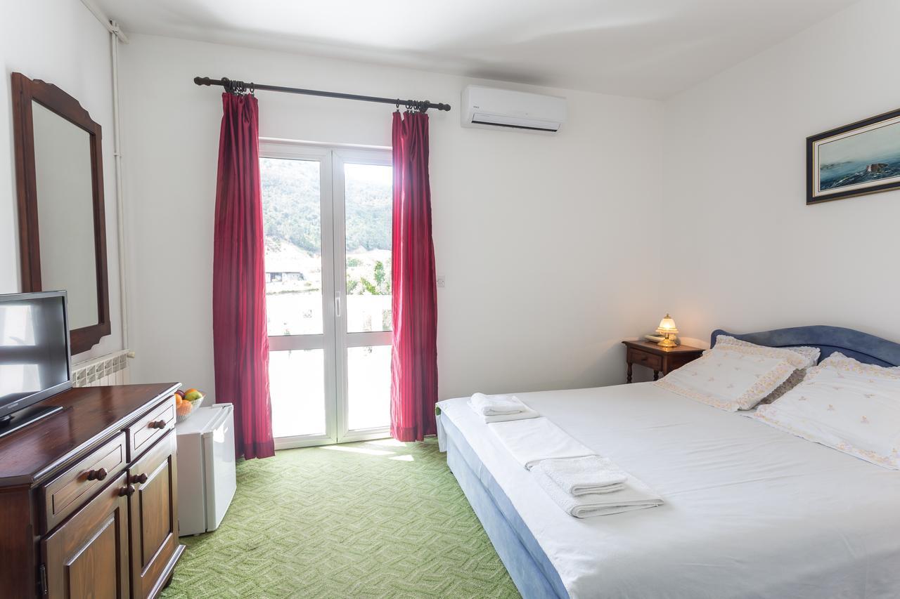 بودفا Hotel Jovana الغرفة الصورة